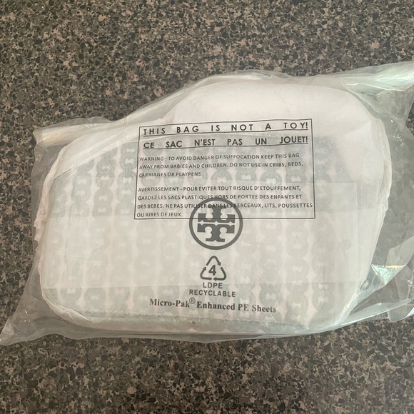 Tory Burch Green and White Chain Pattern Wristlet - Picture 8 of 9